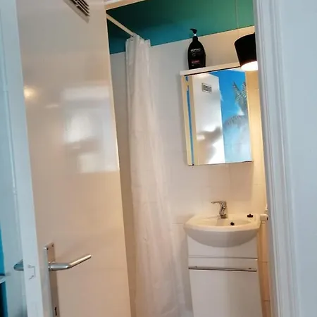 Quarto em Acomodações Particulares 2/4p Avec Salle De Bain Prive